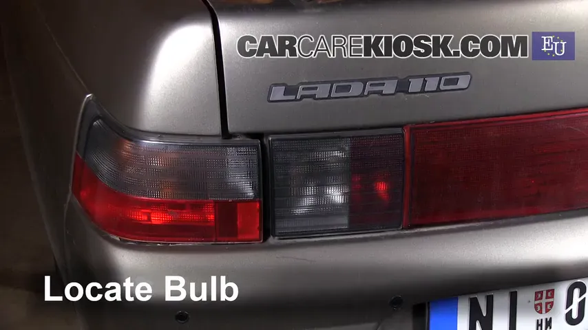 2002 Lada 110 GLI 1.5L 4 Cyl. Éclairage Feux de marche arrière (remplacer une ampoule)